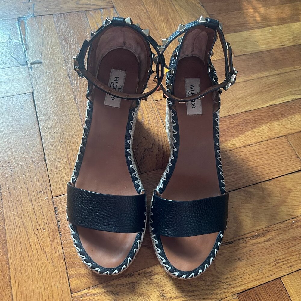 VALENTINO ROCK STUD BLACK ESPADRILLE WEDGE SANDAL W/ANGLE STRAP - Size 41